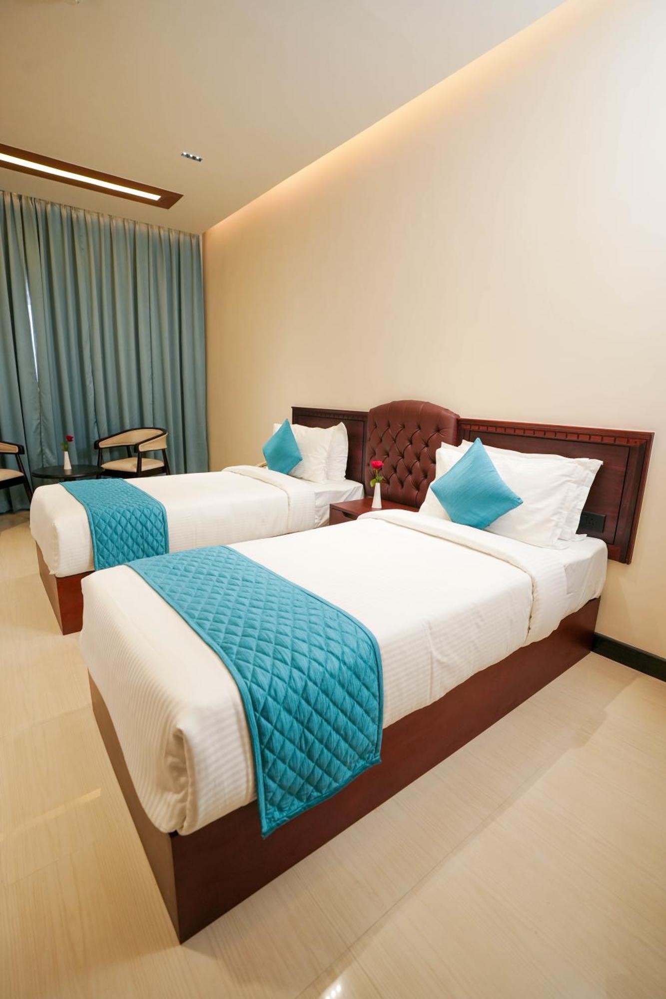 Blue Castle Hotel Thiruvananthapuram Exterior foto