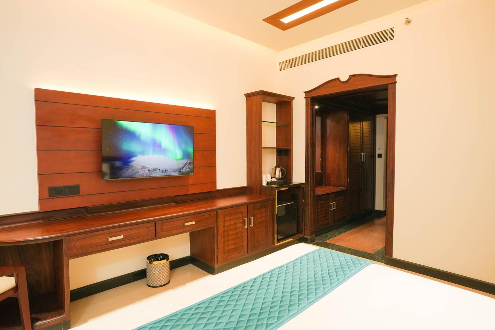 Blue Castle Hotel Thiruvananthapuram Exterior foto