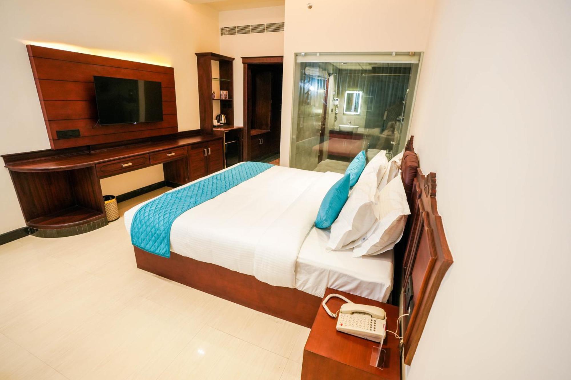 Blue Castle Hotel Thiruvananthapuram Exterior foto