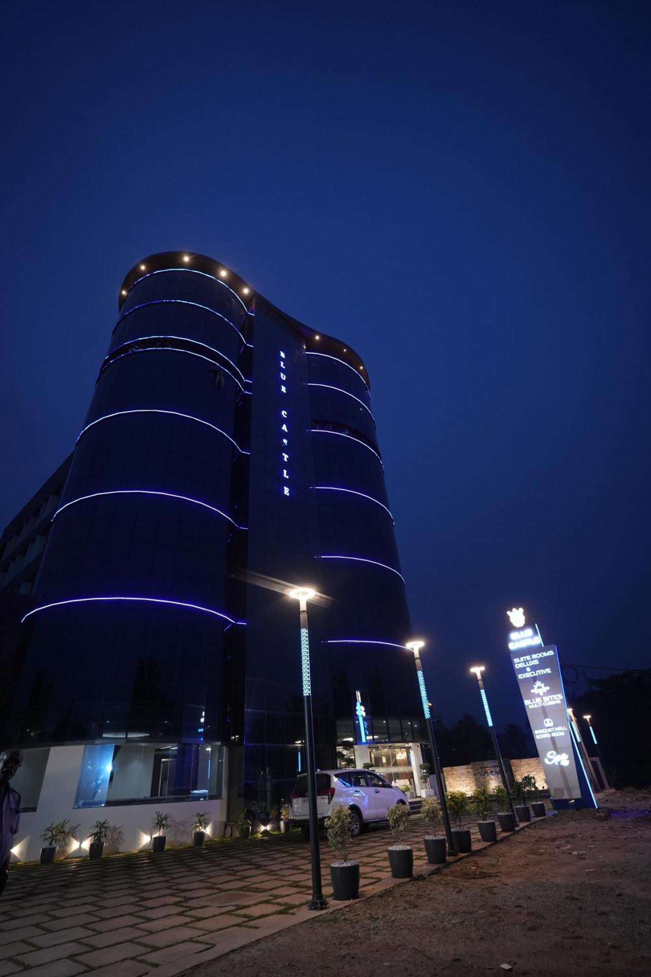 Blue Castle Hotel Thiruvananthapuram Exterior foto