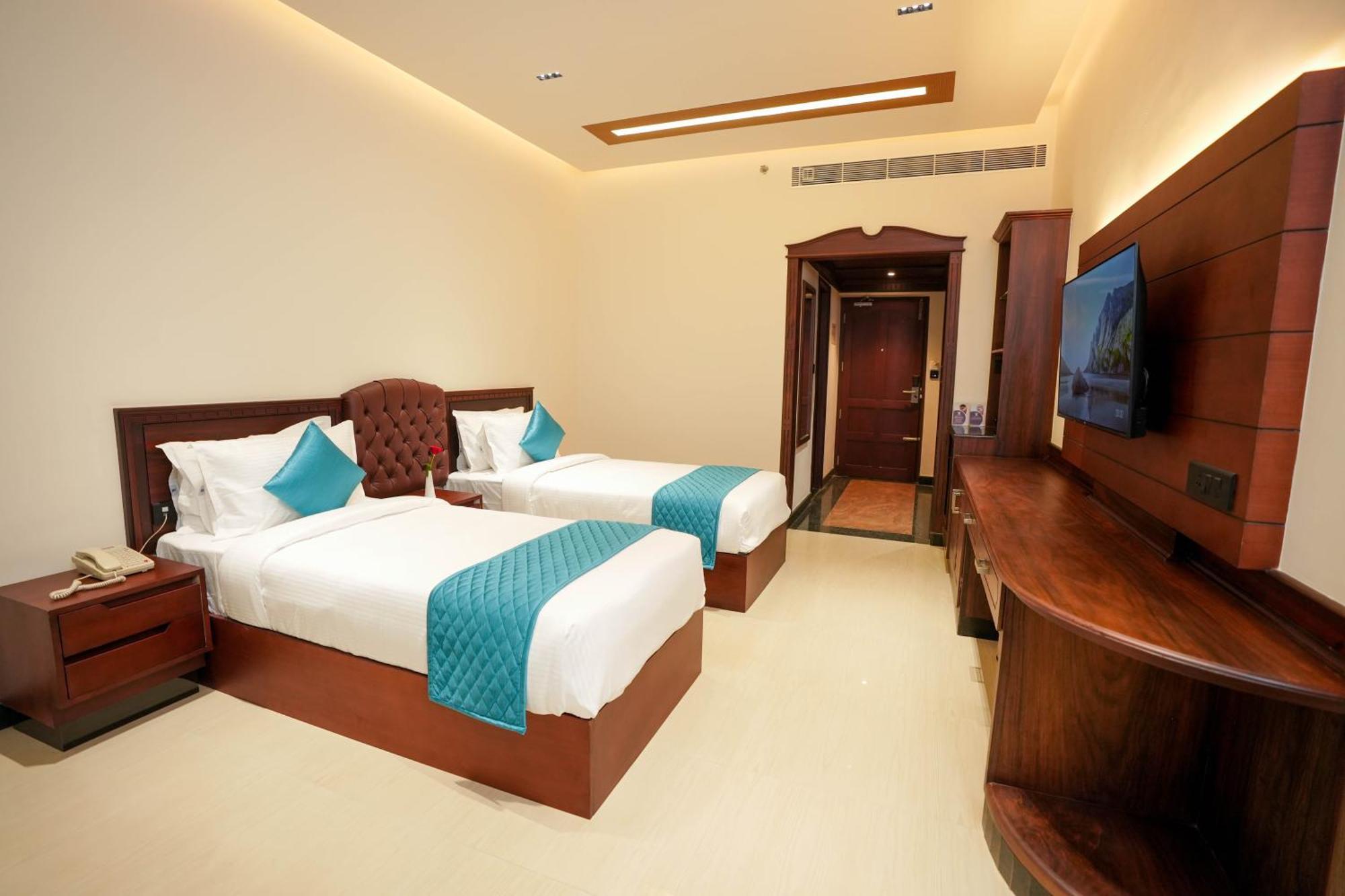 Blue Castle Hotel Thiruvananthapuram Exterior foto